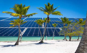 牙买加总理现在是国家太阳能首脑。有特色的图片