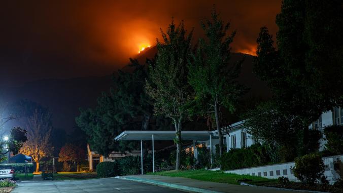 南加州的山猫火灾于9月6日开始，在该州前所未有的野火季节。