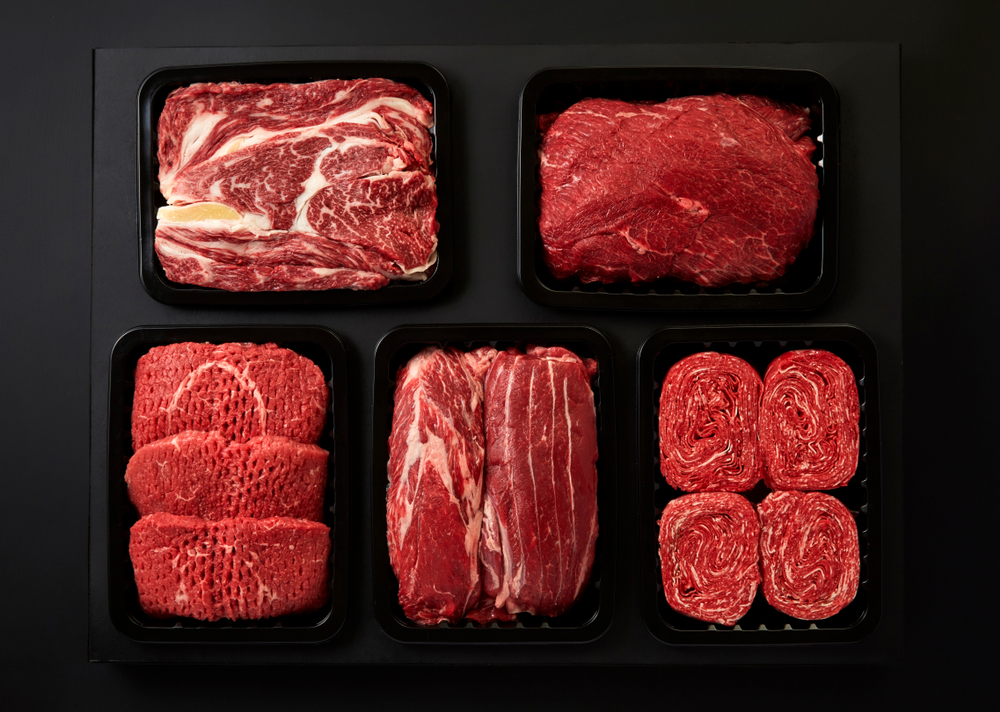 不同类型的红肉用塑料盒包装托盘