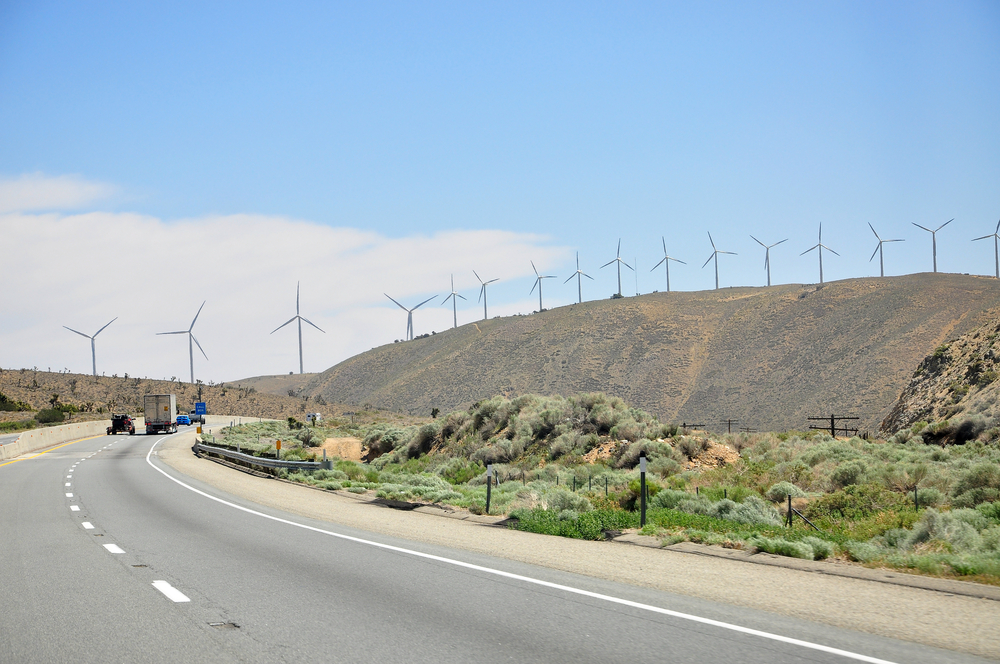 阿尔塔风能中心(AWEC)，也被称为莫哈韦风电场，是世界第二大陆上风能项目。