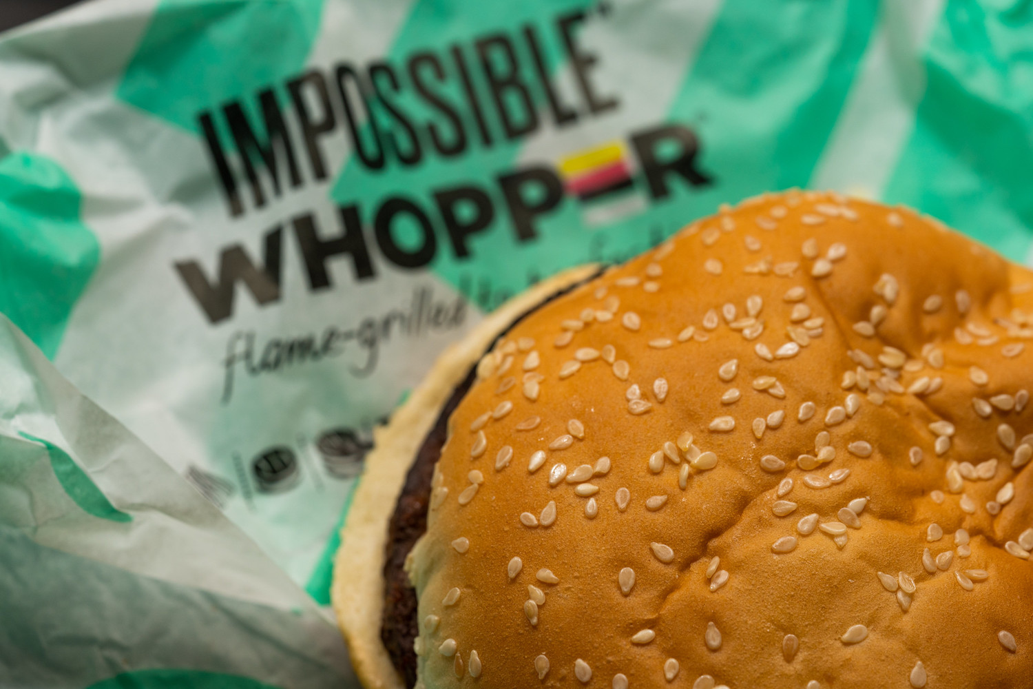 从汉堡王不可能弥天大谎，与不可能食品素食汉堡肉饼。