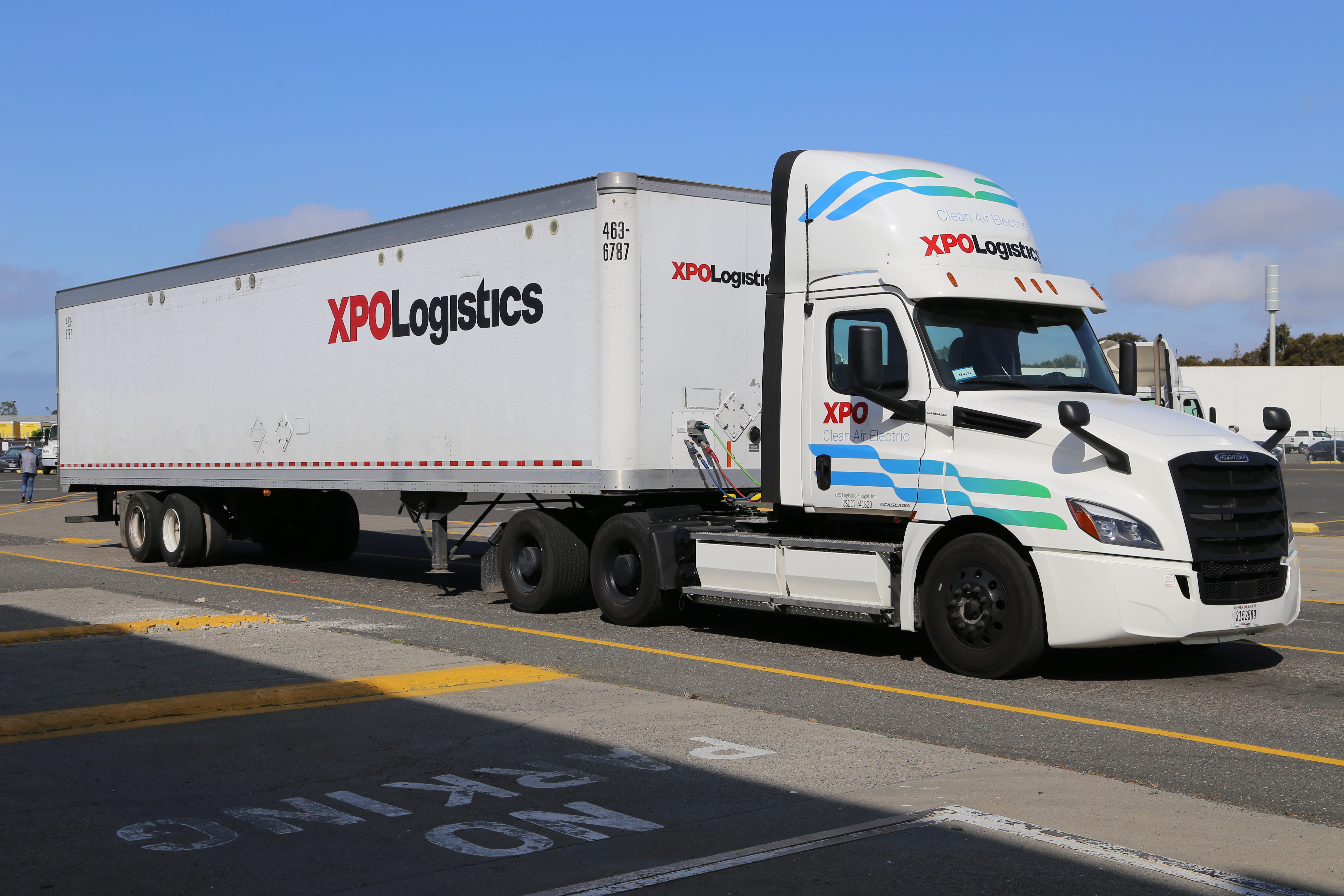 XPO Logistics'海沃德，CA设施的Ecascadia Freightliner