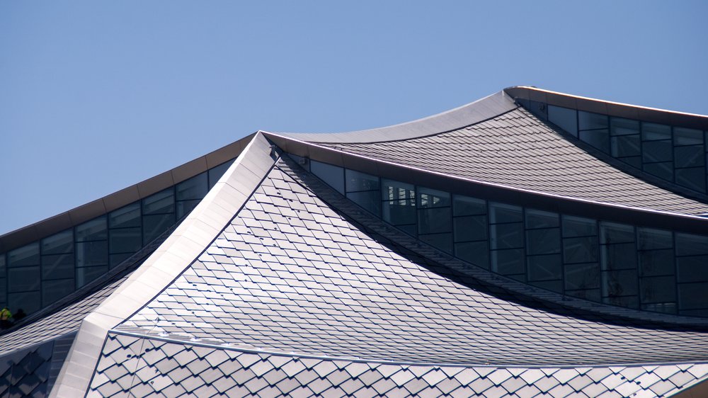 谷歌的新校园建筑上的龙龙太阳能屋顶