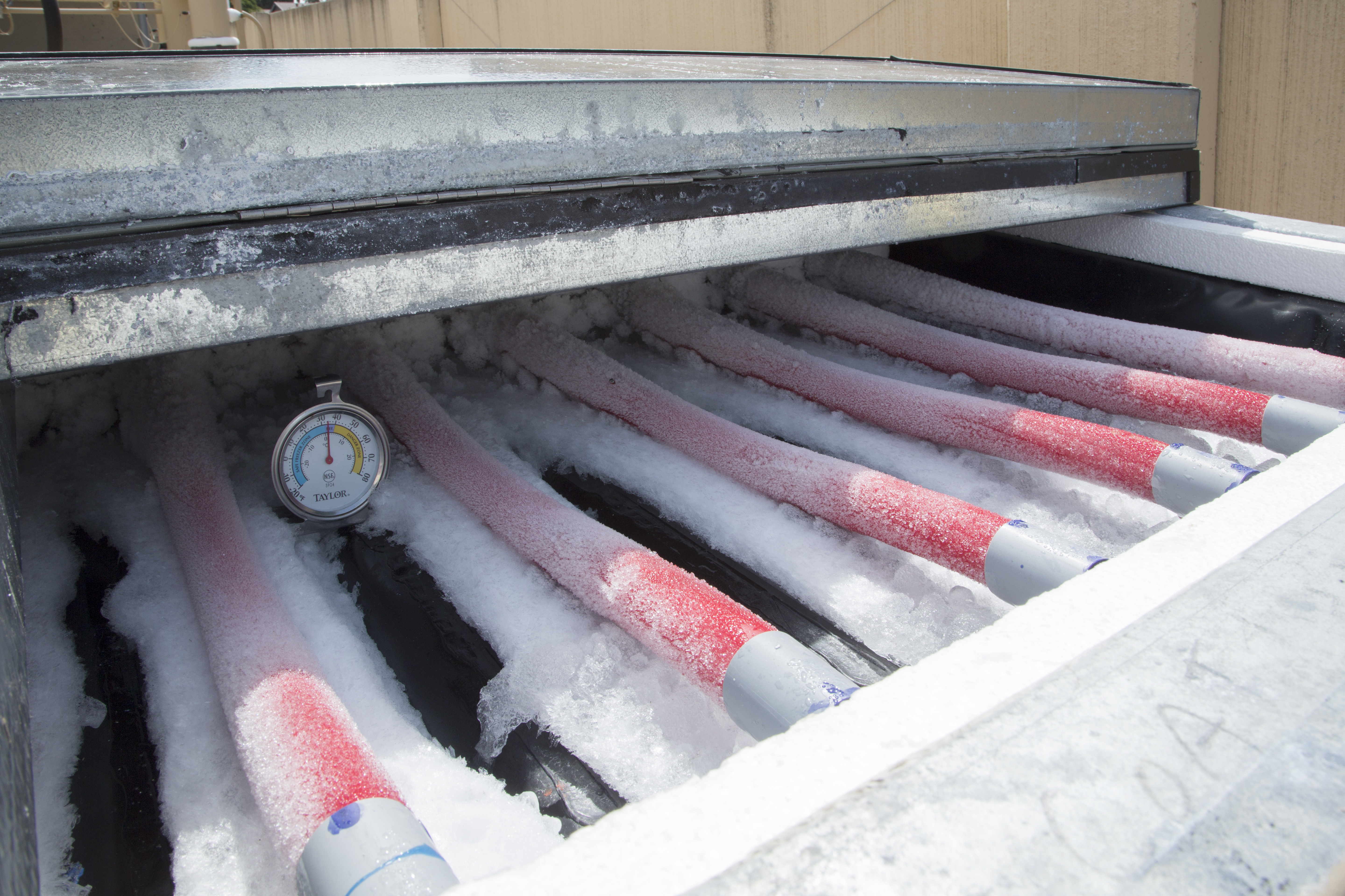 公理能源的海水电池创建冰，当他们被拔掉保持冰箱去。