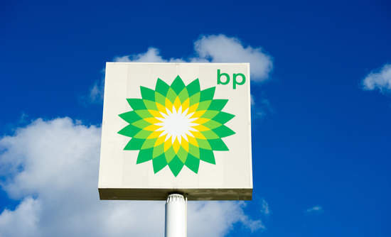 2015年9月27日，波兰，英国石油公司加油站的标志