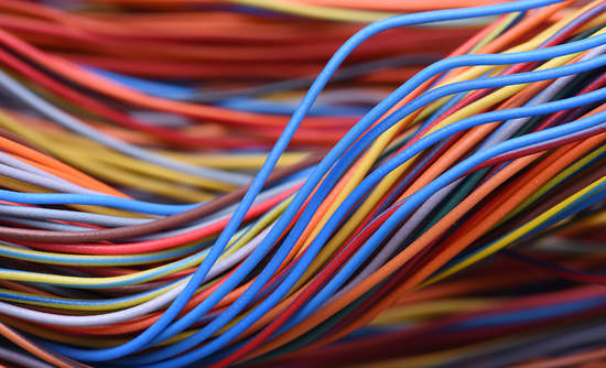 计算机网络系统中电缆和电线的特写