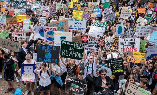 数千名澳大利亚学生举行抗议集会，要求对气候变化采取紧急行动。
