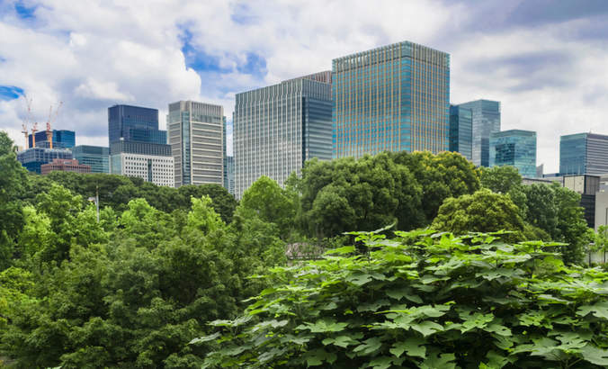 日本东京日比谷公园的摩天大楼。