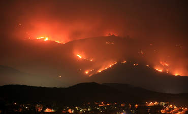 加利福尼亚州圣迭戈县的一场野火。