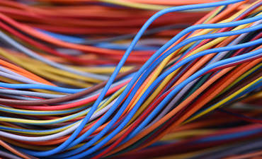 电缆的特写和电线在计算机网络系统