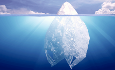 冰山塑料袋在海洋