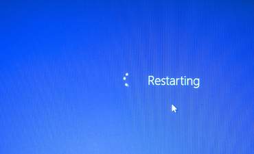 新蓝电脑屏幕系统错误后重新启动。