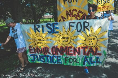 路易斯安那州圣詹姆斯，人们为环境正义游行