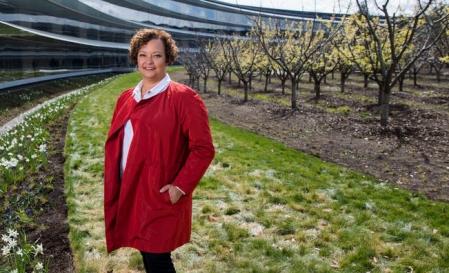 Apple副总裁，环境，政策和社会举措Lisa Jackson。
