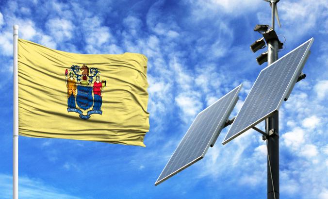 新泽西州旗与太阳能电池板