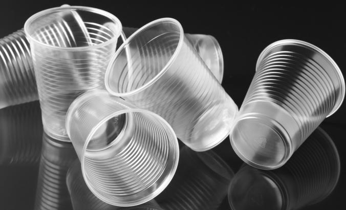 一次性使用塑料杯：濒临灭绝的物种？