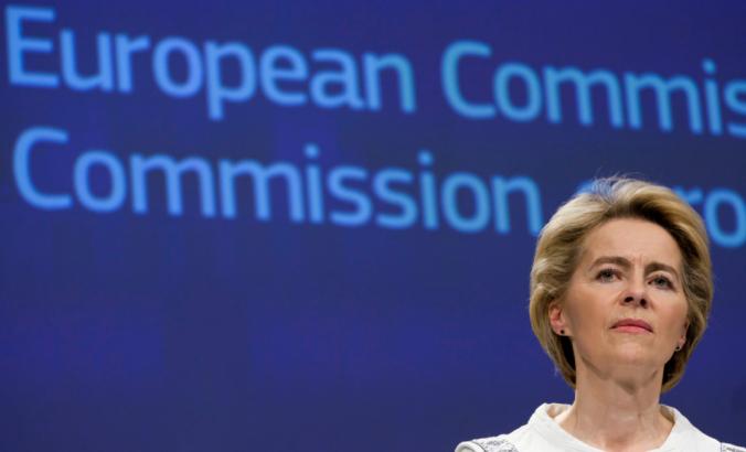 欧盟委员会主席厄斯拉州威斯拉·冯德森在欧盟总部的媒体会议上发言。
