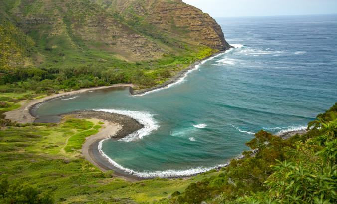 夏威夷莫洛凯岛的一个小海湾。