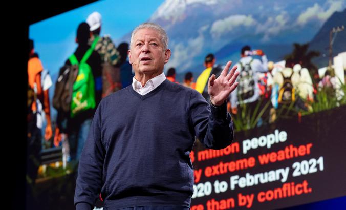 阿尔·戈尔于2021年10月14日在苏格兰爱丁堡的TED倒计时峰会上发表演讲。