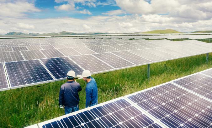 中国的供应商已加入苹果公司对可再生能源项目的承诺，例如四川省的太阳能农场。
