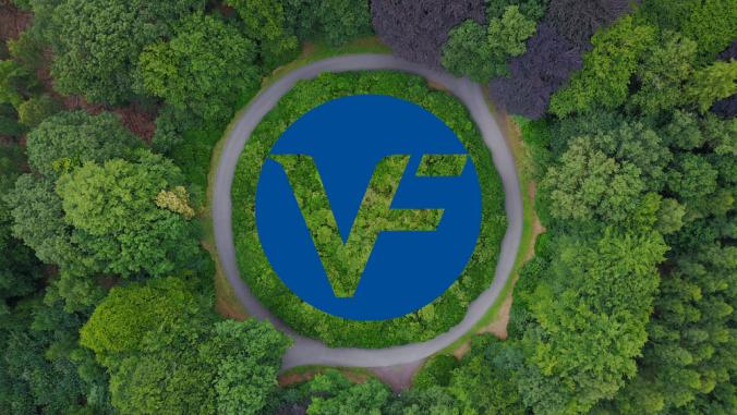 VF公司的标志嵌入在比利时森林中间的环形交叉口的图像上。