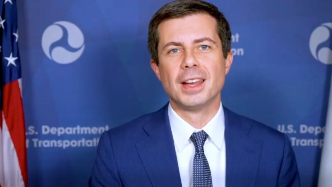 U.S.&#98;&#101;&#116;&#119;&#97;&#121;&#24517;&#23041;&#23089;&#20048;交通秘书Pete Buttigeg在GreenBizVERGE21活动上发言