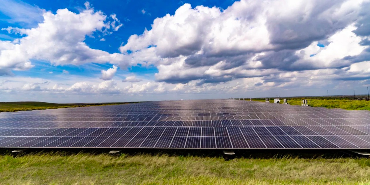 十二个城市属于佛罗里达市太阳能项目。图为奥兰多公用事业委员会的Stanton Energy Center，一个单独的项目。