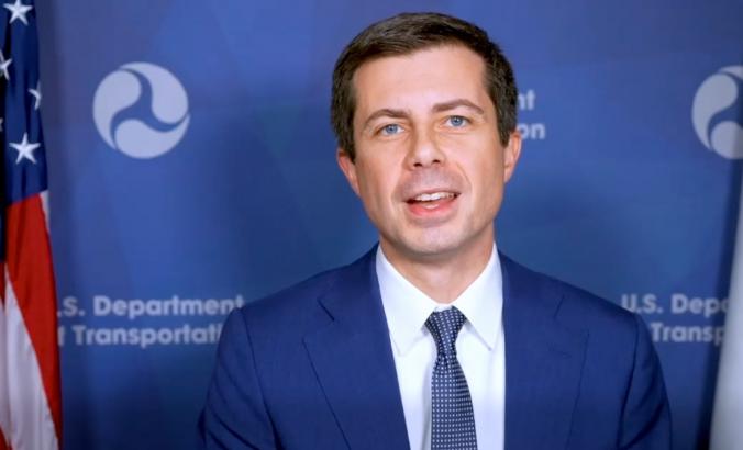 美国运输部betway必威娱乐长皮特·巴特吉格（Pete Buttigieg）在Greenbiz Verge 21活动上发表讲话。
